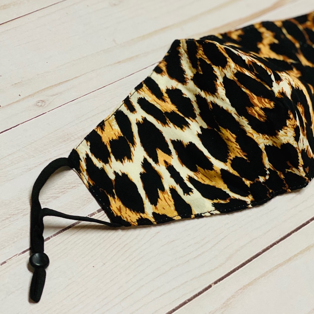 🔥3/$20🔥Leopard Print Adjustable Face Mask - Picture 4 of 7